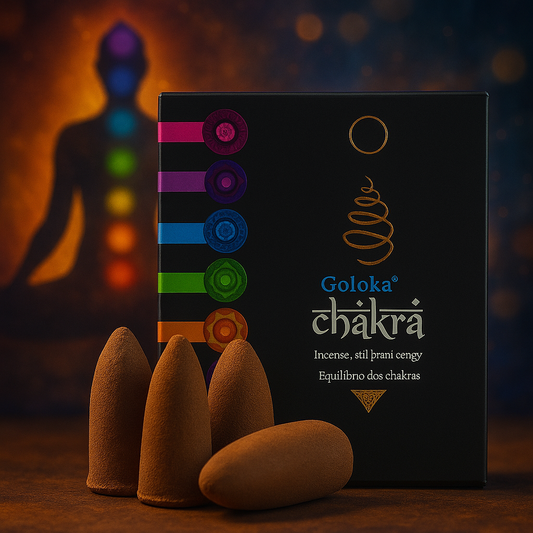 Incenso Chakra Natural Goloka em cone com caixa preta e cones marrons, fundo meditativo com chakras iluminados, ideal para equilíbrio energético e práticas espirituais