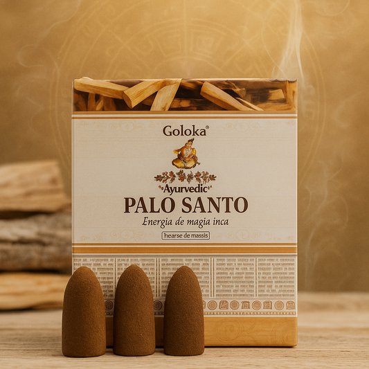 Incenso Cone Goloka Palo Santo centralizado com fundo espiritual, representando purificação e proteção energética.

